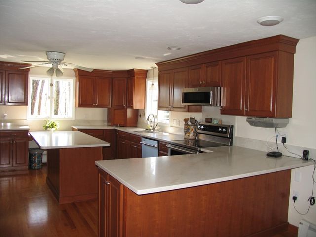 5 Dana Cir, Milford, MA 01757