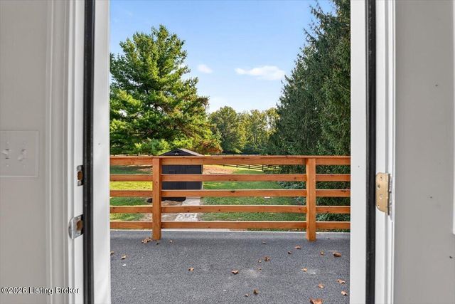 4105 Chenoweth Run Rd, Louisville, KY 40299