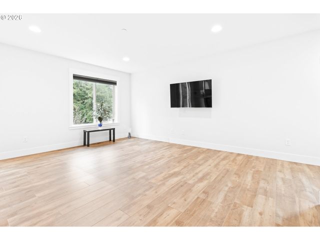 1463 Se HONEYSUCKLE Loop, Warrenton, OR 97146