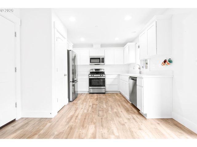 1463 Se HONEYSUCKLE Loop, Warrenton, OR 97146