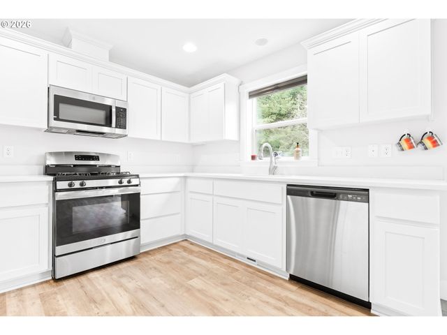 1463 Se HONEYSUCKLE Loop, Warrenton, OR 97146