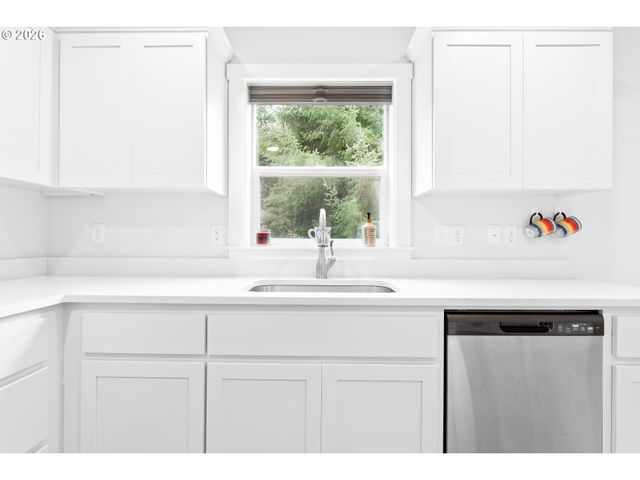 1463 Se HONEYSUCKLE Loop, Warrenton, OR 97146