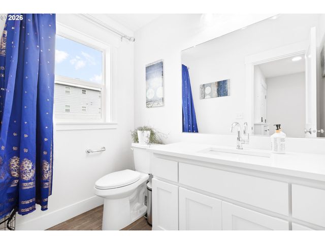 1463 Se HONEYSUCKLE Loop, Warrenton, OR 97146