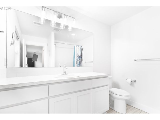 1463 Se HONEYSUCKLE Loop, Warrenton, OR 97146