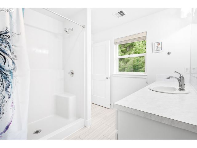 1463 Se HONEYSUCKLE Loop, Warrenton, OR 97146