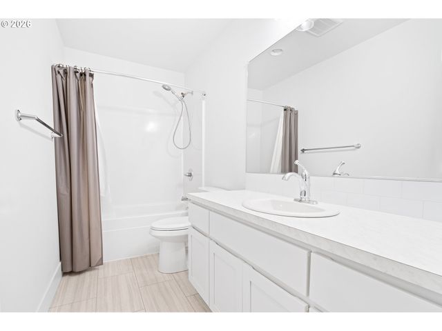 1463 Se HONEYSUCKLE Loop, Warrenton, OR 97146