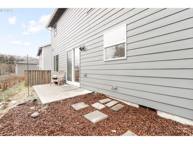 1463 Se HONEYSUCKLE Loop, Warrenton, OR 97146