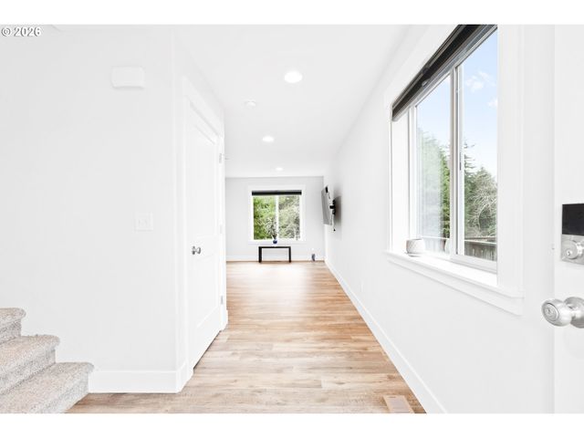 1463 Se HONEYSUCKLE Loop, Warrenton, OR 97146