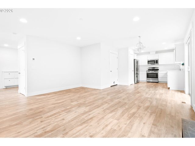 1463 Se HONEYSUCKLE Loop, Warrenton, OR 97146