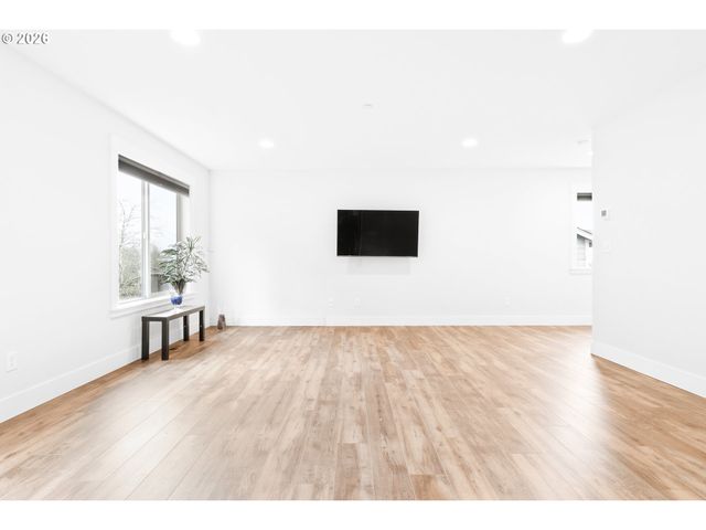 1463 Se HONEYSUCKLE Loop, Warrenton, OR 97146