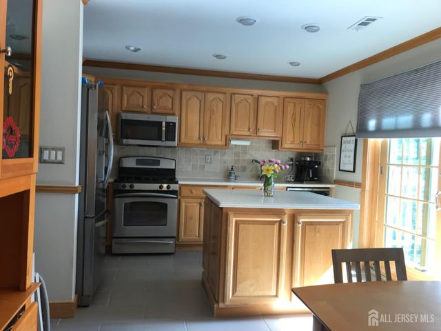 7 Sierra Court, Sayreville, NJ 08872
