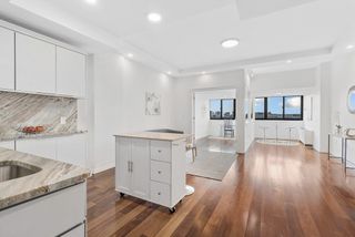 2 Hawthorne Pl 17C, Boston, MA 02114