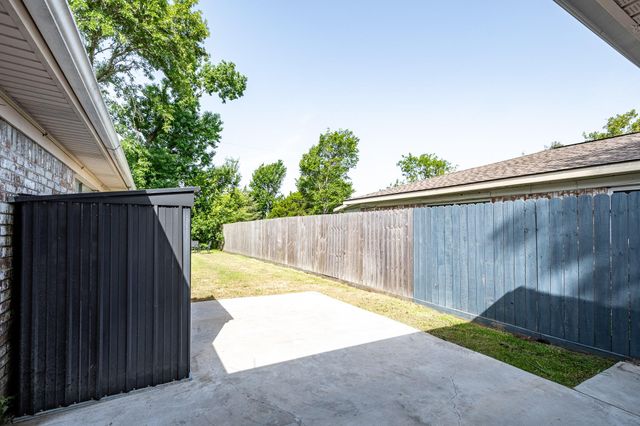 322 S Carroll, La Porte, TX 77571