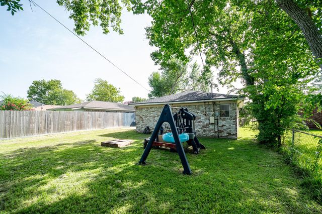 322 S Carroll, La Porte, TX 77571