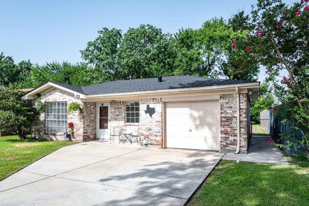 322 S Carroll, La Porte, TX 77571
