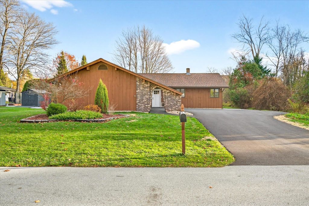 42 Hillcrest Road, Rutland City, VT 05702