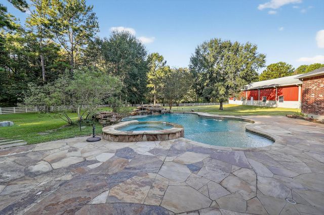 420 Whispering Meadow, Magnolia, TX 77355