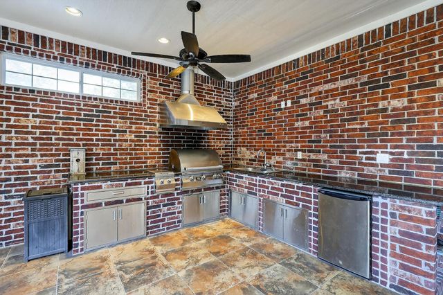 420 Whispering Meadow, Magnolia, TX 77355