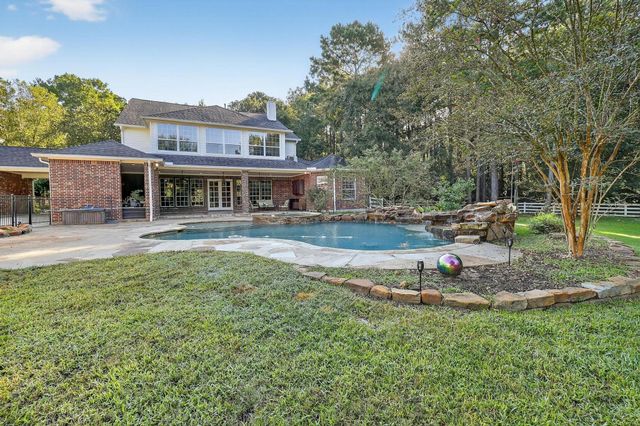 420 Whispering Meadow, Magnolia, TX 77355