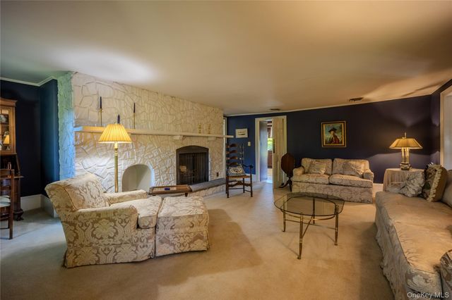 190 Dunthorne Drive, Bloomingburg, NY 12721