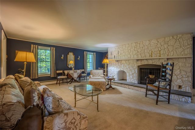 190 Dunthorne Drive, Bloomingburg, NY 12721