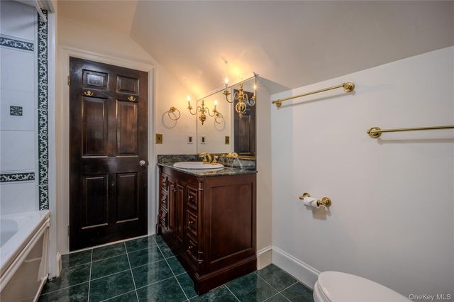 190 Dunthorne Drive, Bloomingburg, NY 12721