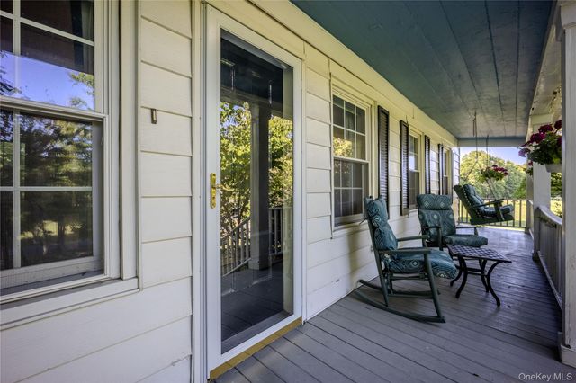 190 Dunthorne Drive, Bloomingburg, NY 12721