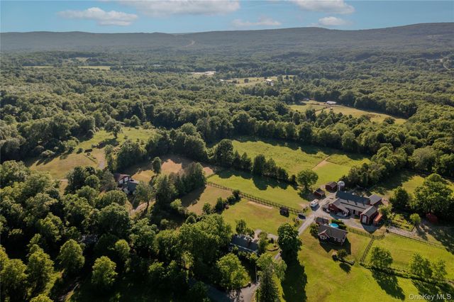 190 Dunthorne Drive, Bloomingburg, NY 12721