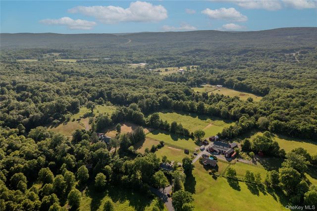 190 Dunthorne Drive, Bloomingburg, NY 12721