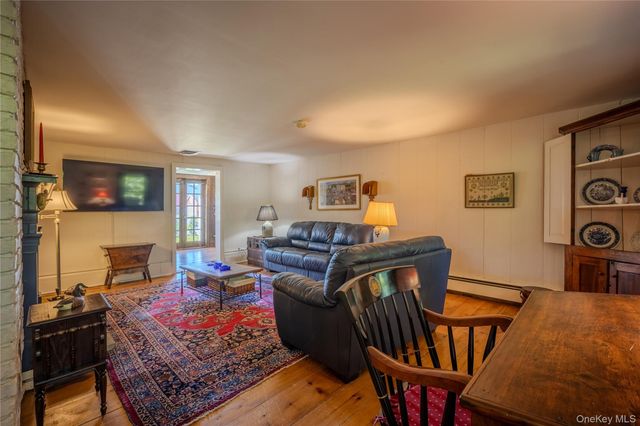 190 Dunthorne Drive, Bloomingburg, NY 12721