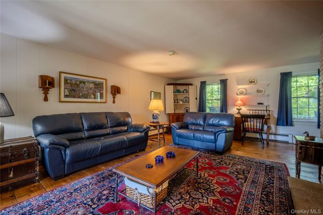 190 Dunthorne Drive, Bloomingburg, NY 12721