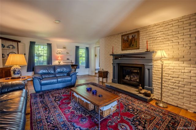 190 Dunthorne Drive, Bloomingburg, NY 12721