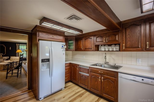 190 Dunthorne Drive, Bloomingburg, NY 12721