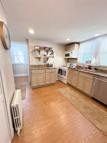 28 morningstar Road, Staten Island, NY 10303