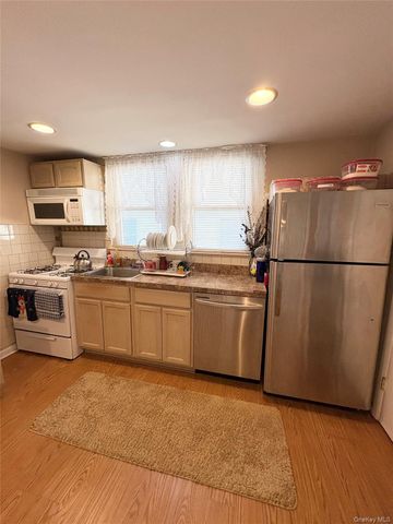 28 morningstar Road, Staten Island, NY 10303