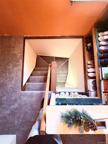 28 morningstar Road, Staten Island, NY 10303