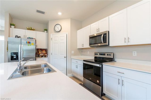 802 Friendship CIR, Labelle, FL 33935