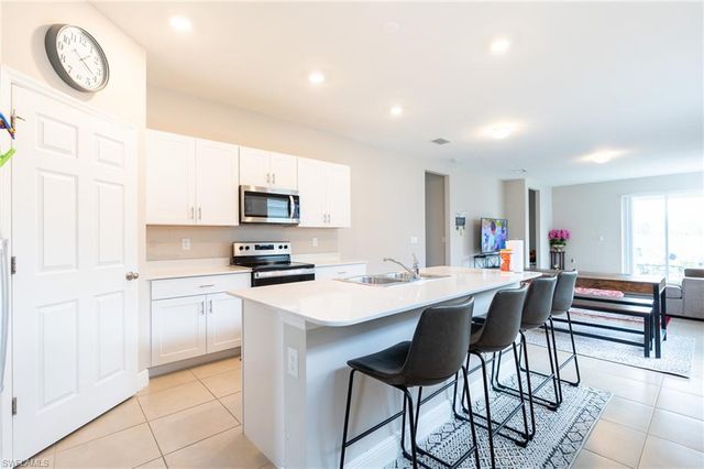 802 Friendship CIR, Labelle, FL 33935