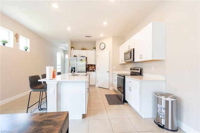 802 Friendship CIR, Labelle, FL 33935