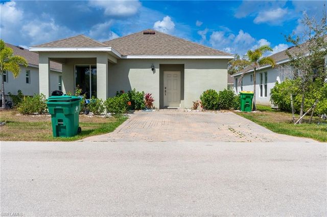 802 Friendship CIR, Labelle, FL 33935