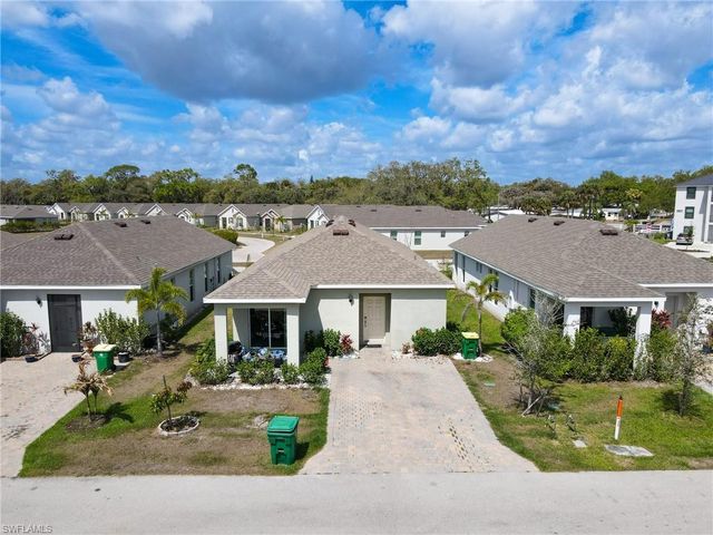 802 Friendship CIR, Labelle, FL 33935