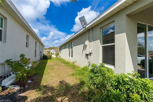 802 Friendship CIR, Labelle, FL 33935