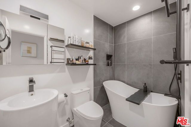 4600 Via Dolce 301, Marina Del Rey, CA 90292