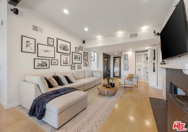 4600 Via Dolce 301, Marina Del Rey, CA 90292