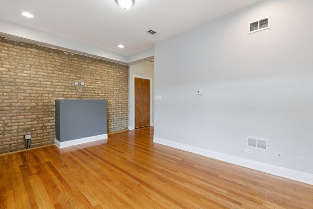 2011 W Jarvis Avenue 3, Chicago, IL 60645