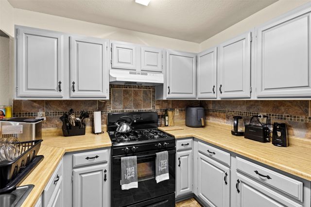 1202 Heron Court, Desoto, TX 75115