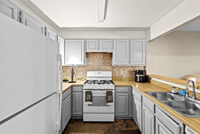 1202 Heron Court, Desoto, TX 75115