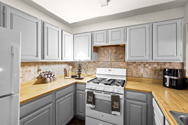 1202 Heron Court, Desoto, TX 75115