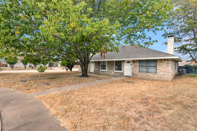 1202 Heron Court, Desoto, TX 75115