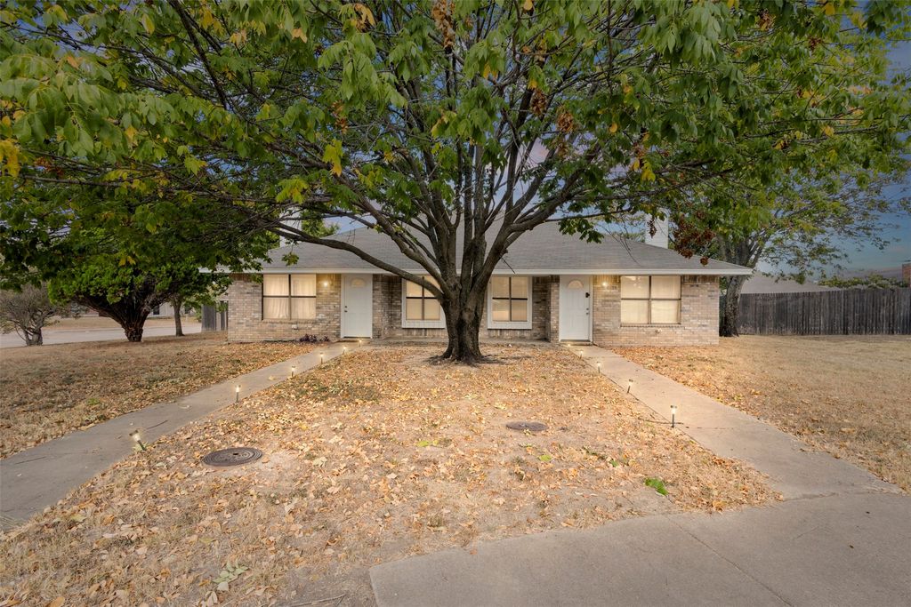 1202 Heron Court, Desoto, TX 75115